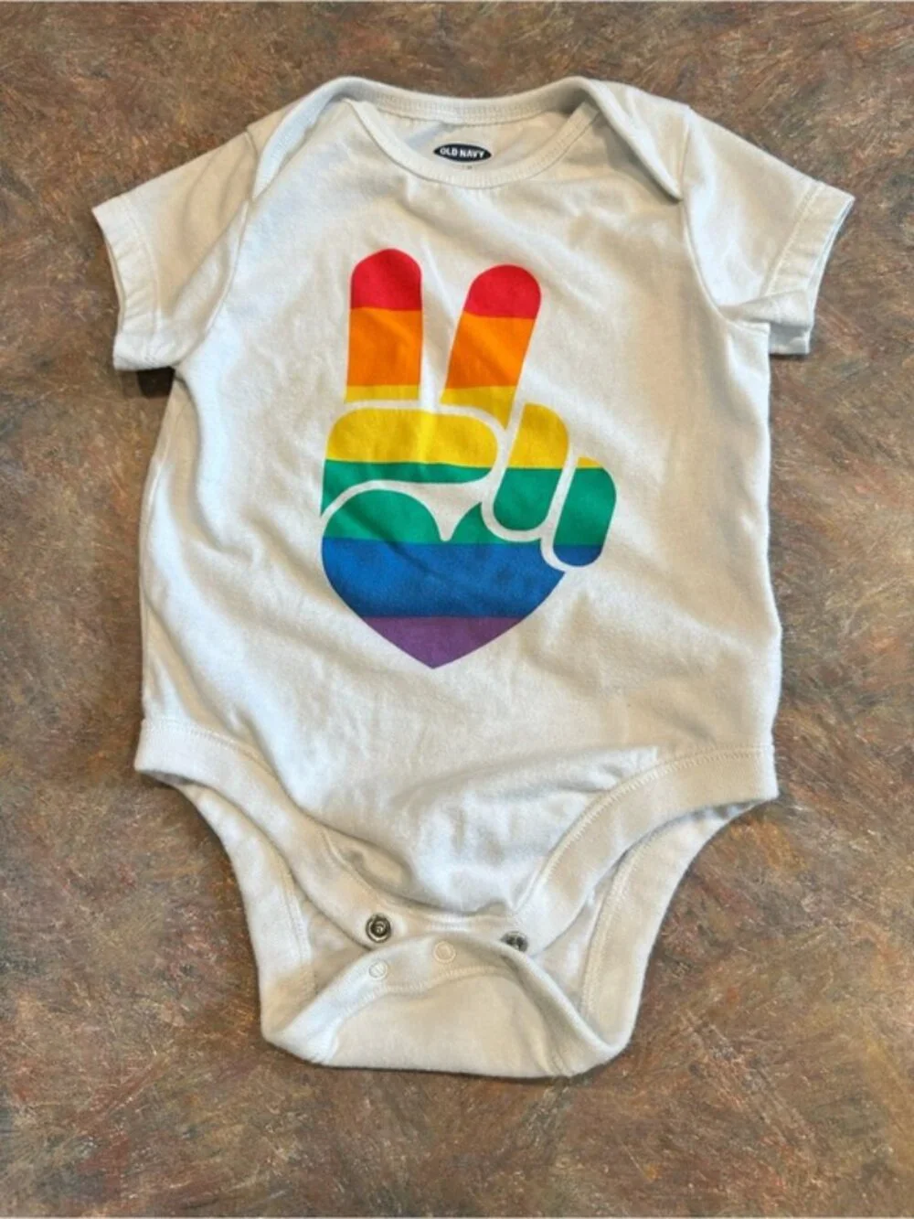 🤑EU Old Navy Rainbow Peace Bodysuit Onesie🤑
